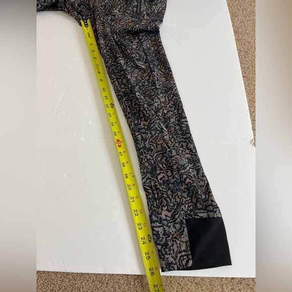 Athleta Trekkie North Size 2 Kinetic Abstract Black Pants - Picture 11 of 11